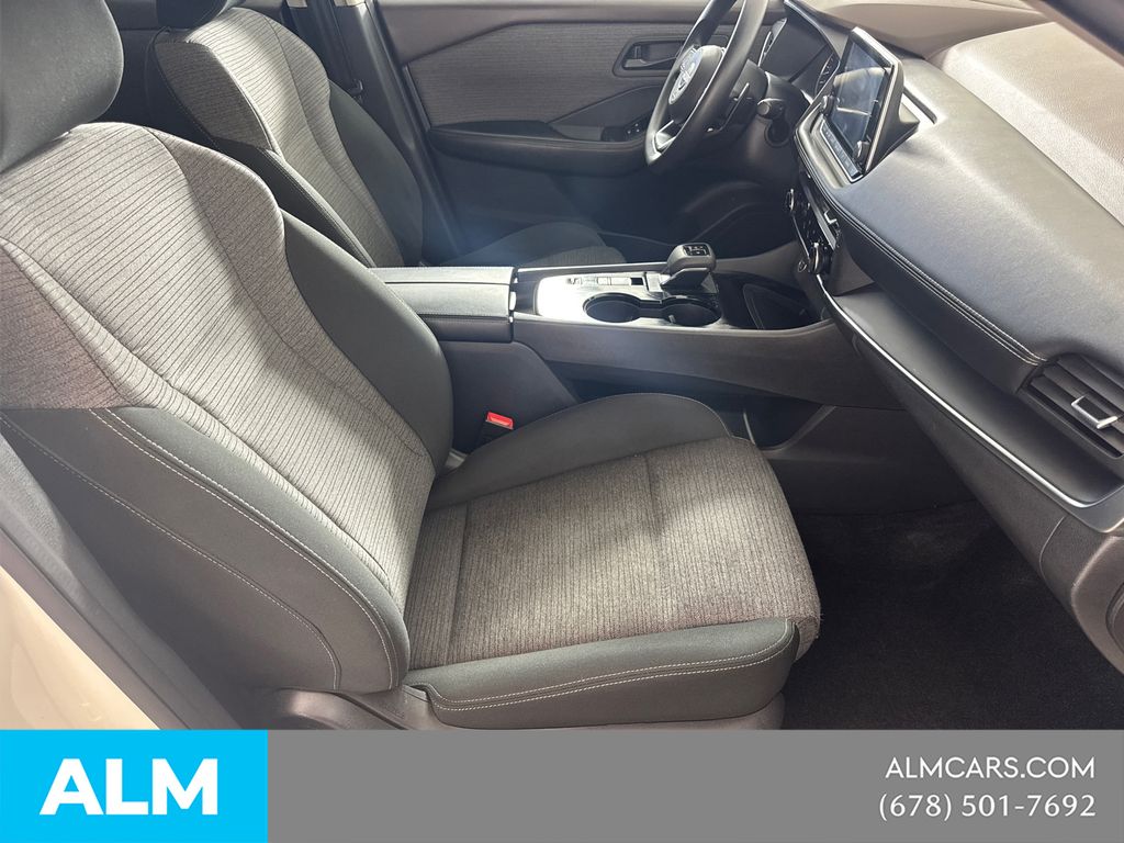 Used 2022 White Nissan S image 17