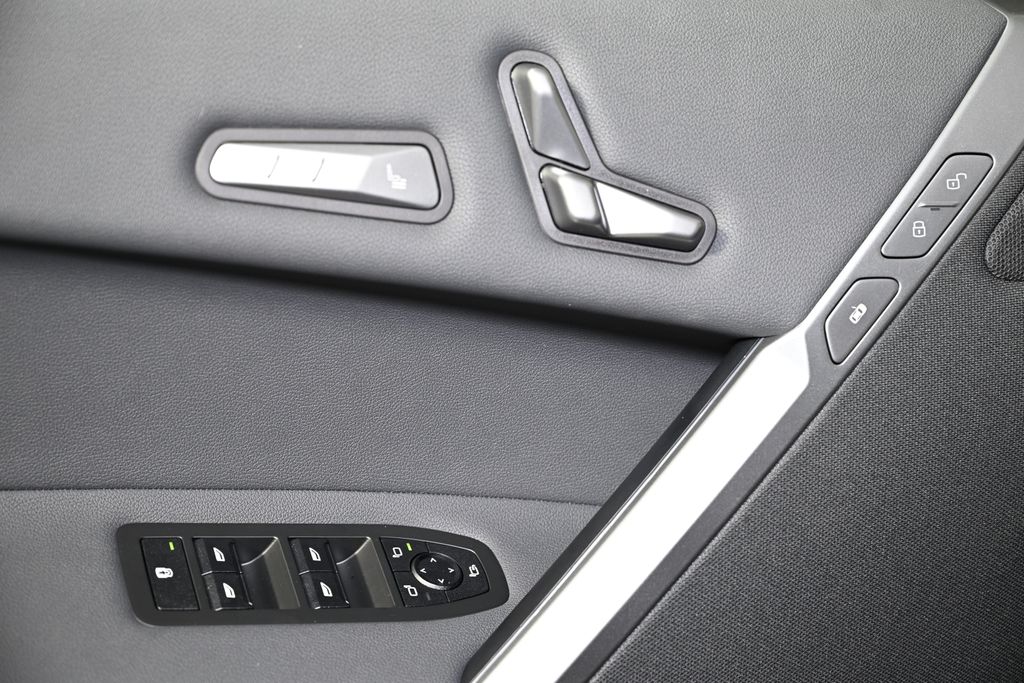 Thumbnail: 2026 BMW iX - 23