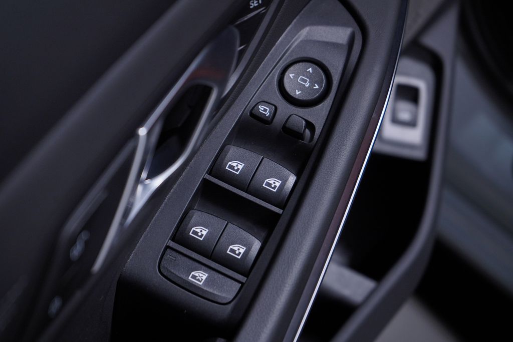 Thumbnail: 2025 BMW M3 - 17