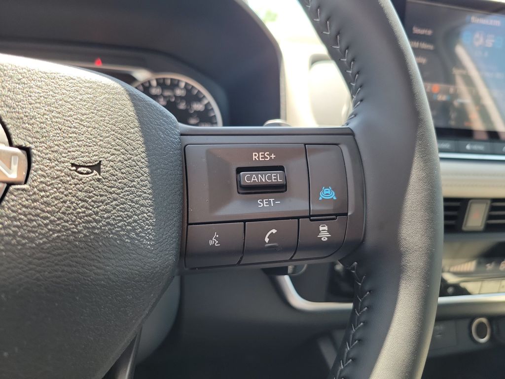 2026 Everest White Pearl Tricoat Nissan Rogue Dark Armor FWD SUV