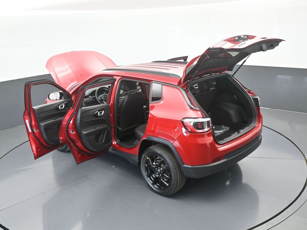 New 2026 Red Hot Pearlcoat Jeep Latitude image 59