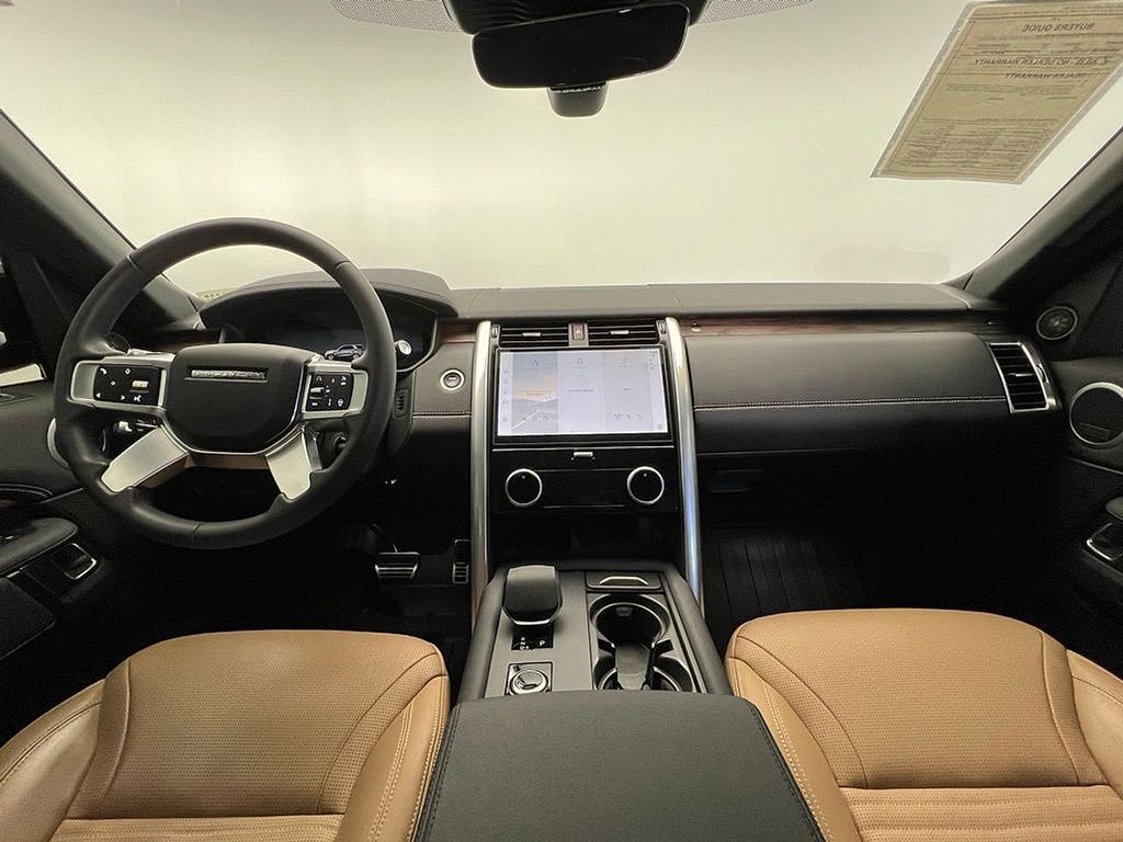 Thumbnail: 2025 Land Rover Discovery - 10