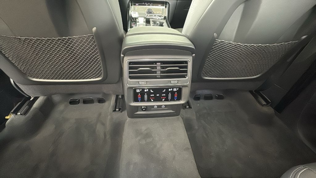 2025 Audi Q7  24