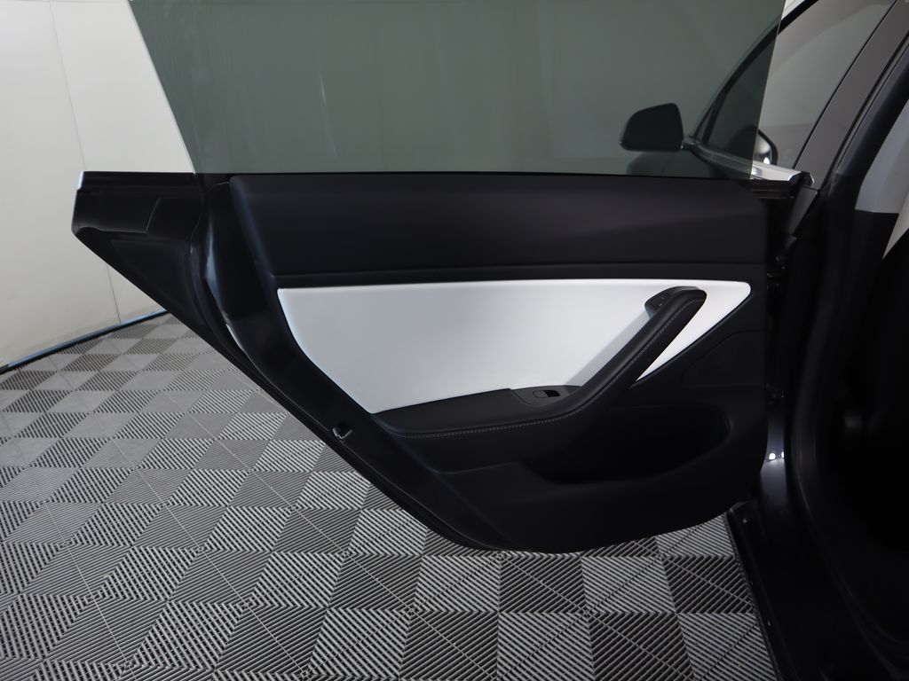 Thumbnail: 2019 Tesla Model 3 - 27