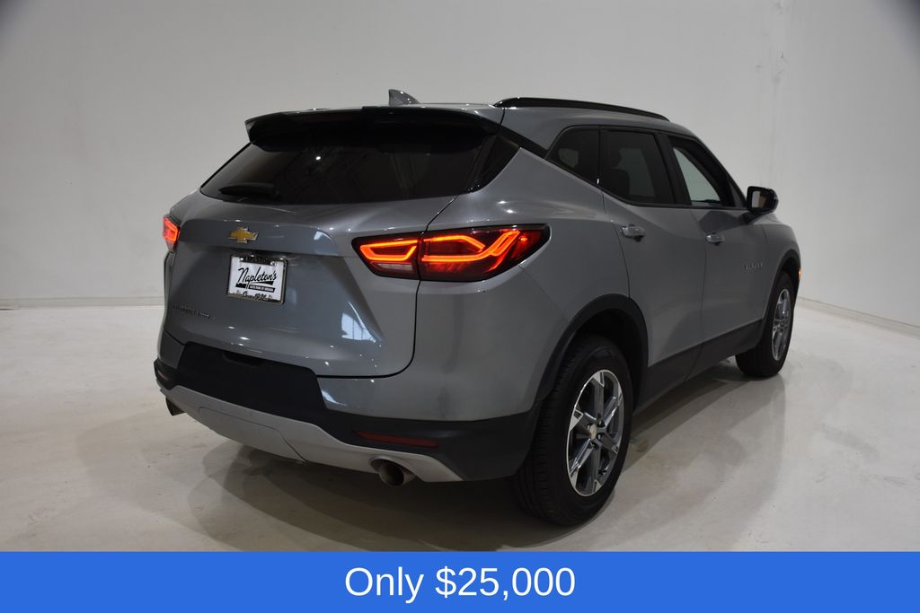 View vehicle photo 4