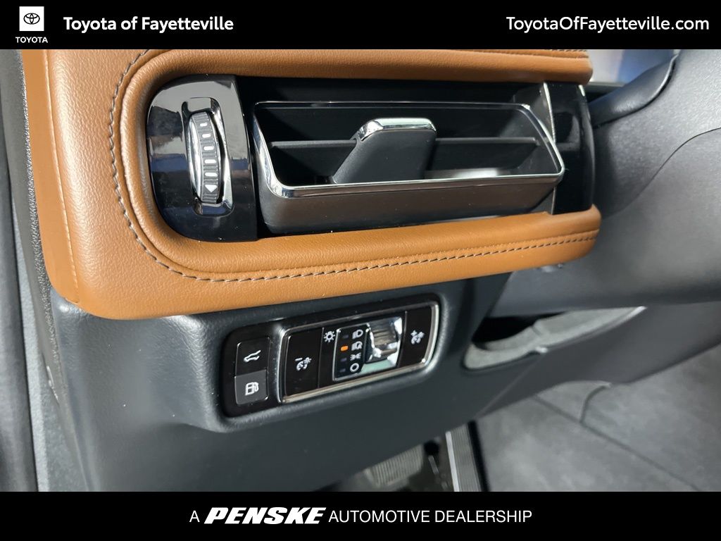 Thumbnail: 2023 Lincoln Aviator - 26