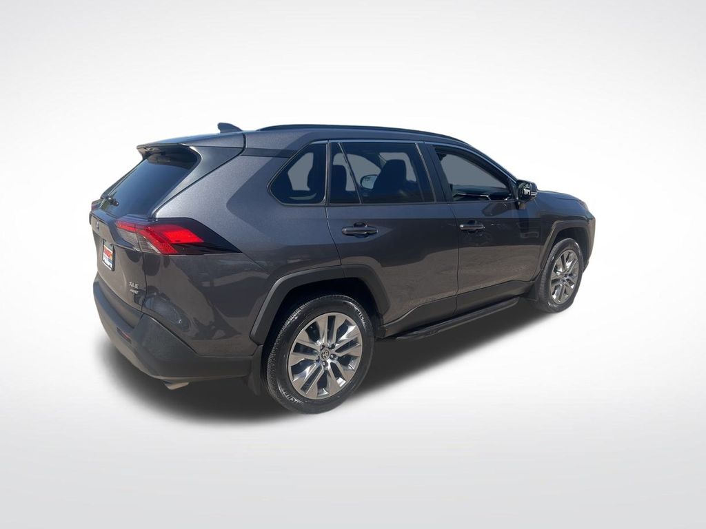 2022 Toyota RAV4 XLE Premium photo