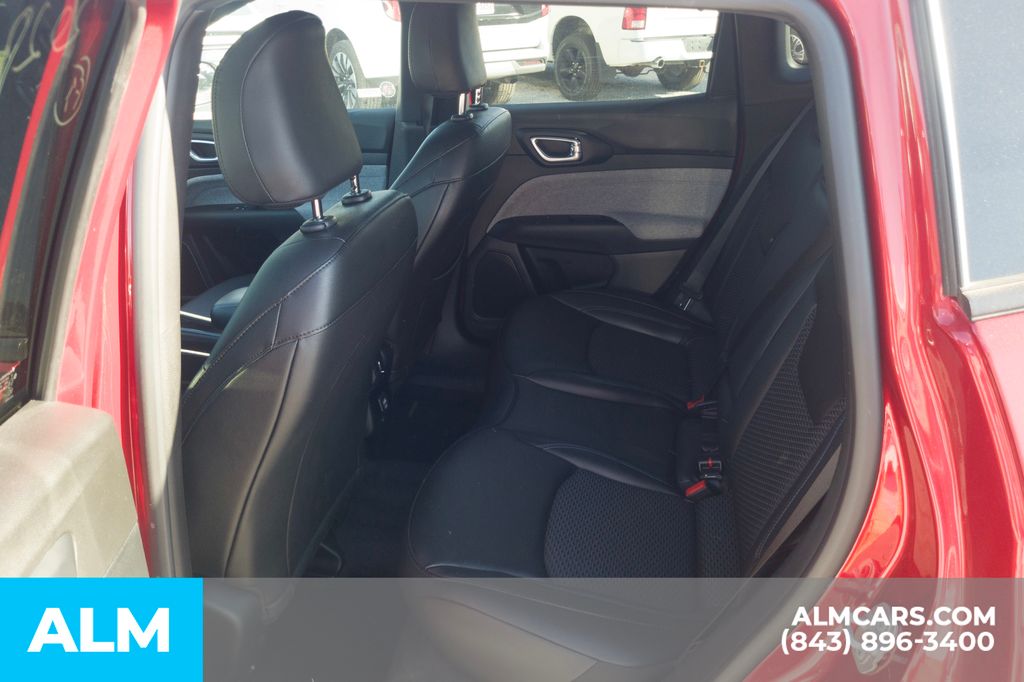 Used 2025 Red Jeep Latitude image 9