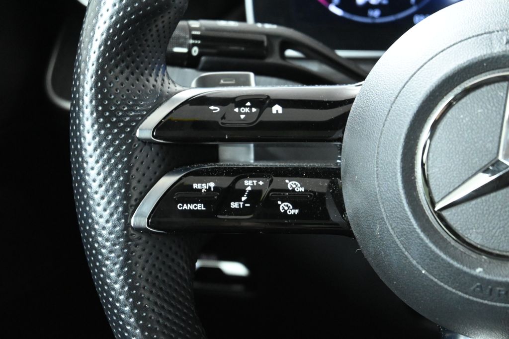 Thumbnail: 2022 Mercedes-Benz C-Class - 18