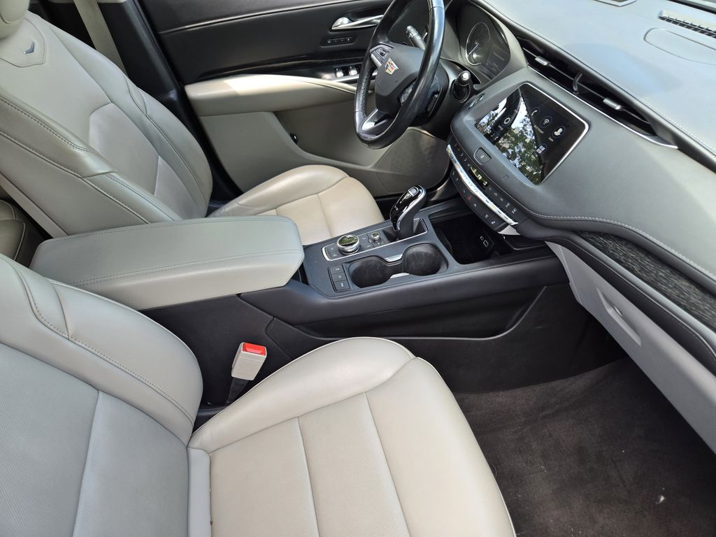 used 2021 Cadillac XT4 car, priced at $22,841