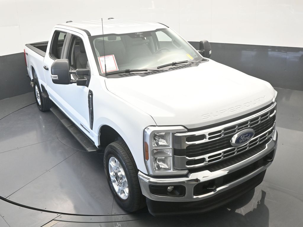 Used 2025 Oxford White Ford XLT image 59