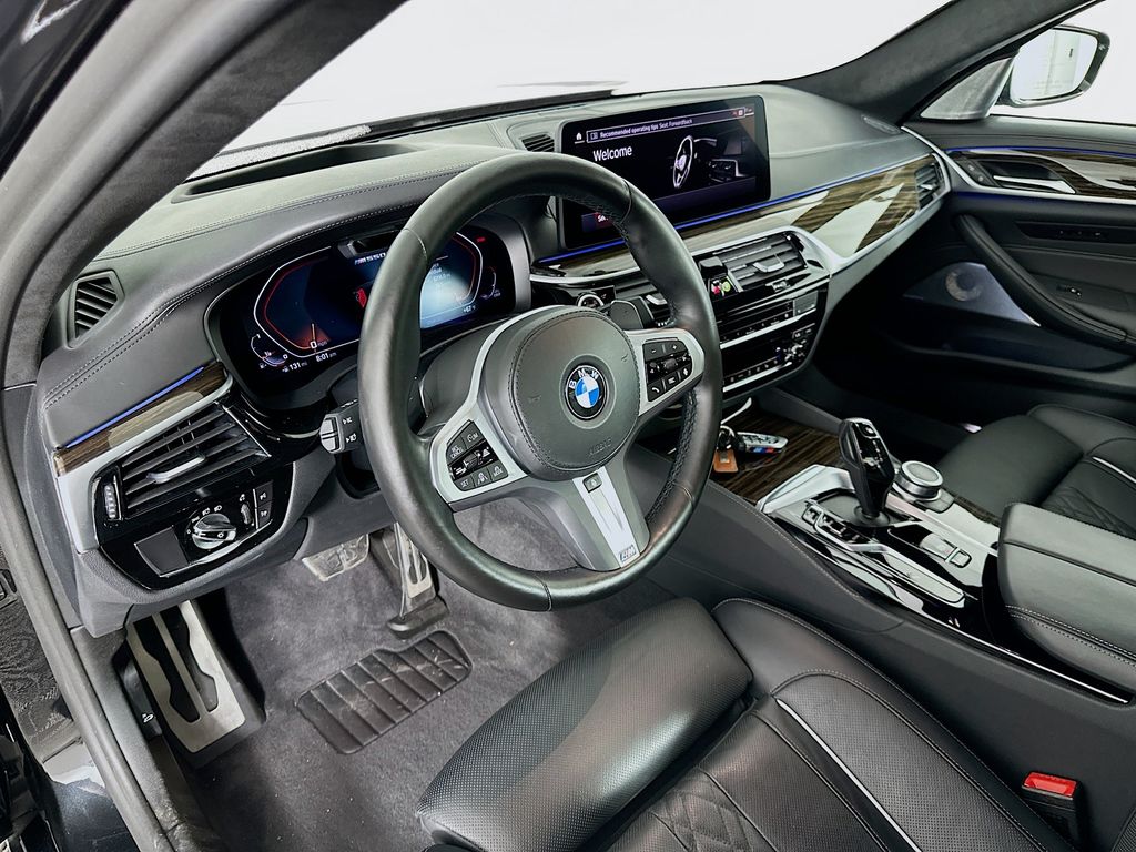 2022 BMW 5 Series M550i xDrive 9