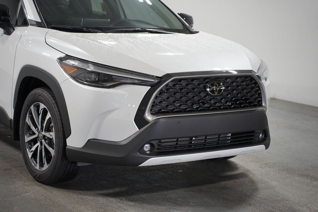 2025 Toyota Corolla Cross XLE 4