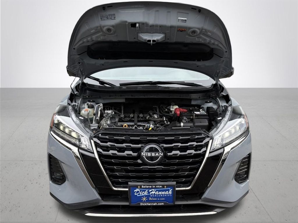 2023 Nissan Kicks SR