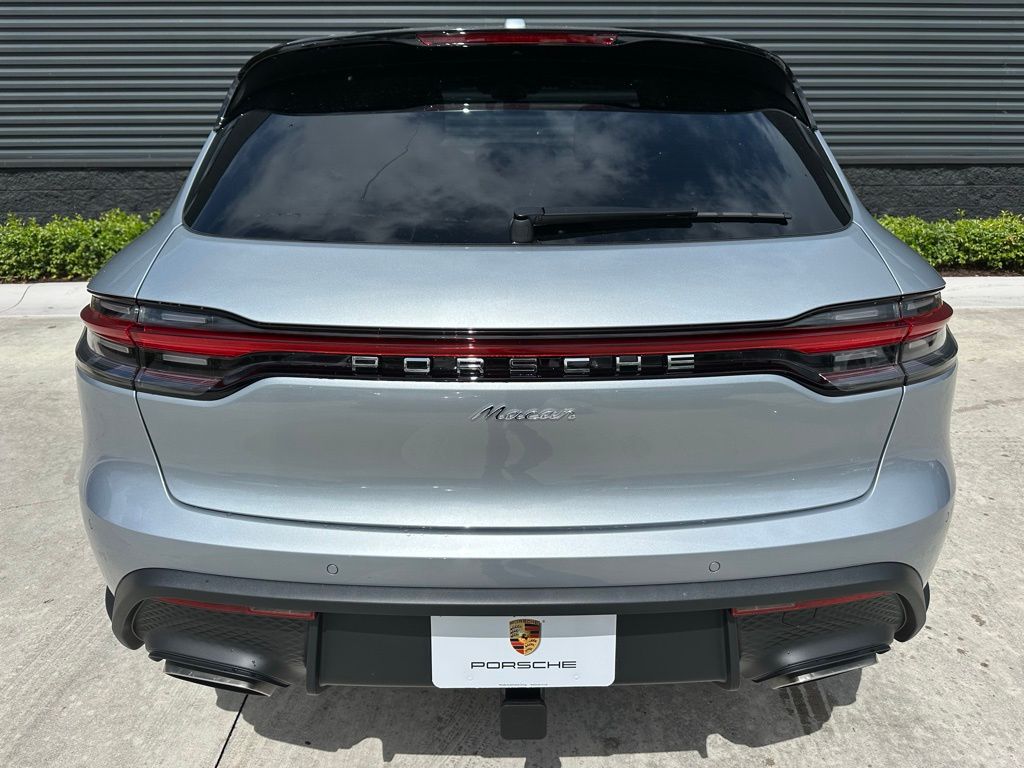 2025 Porsche Macan  11