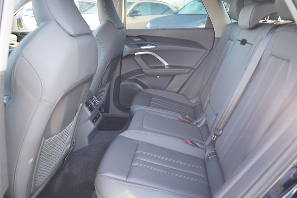 Thumbnail: 2025 Audi Q5 - 7