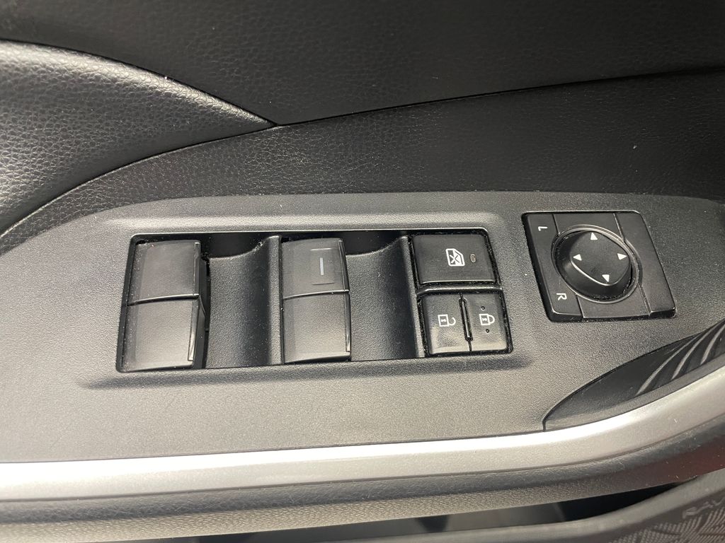 2021 Toyota RAV4 LE 10