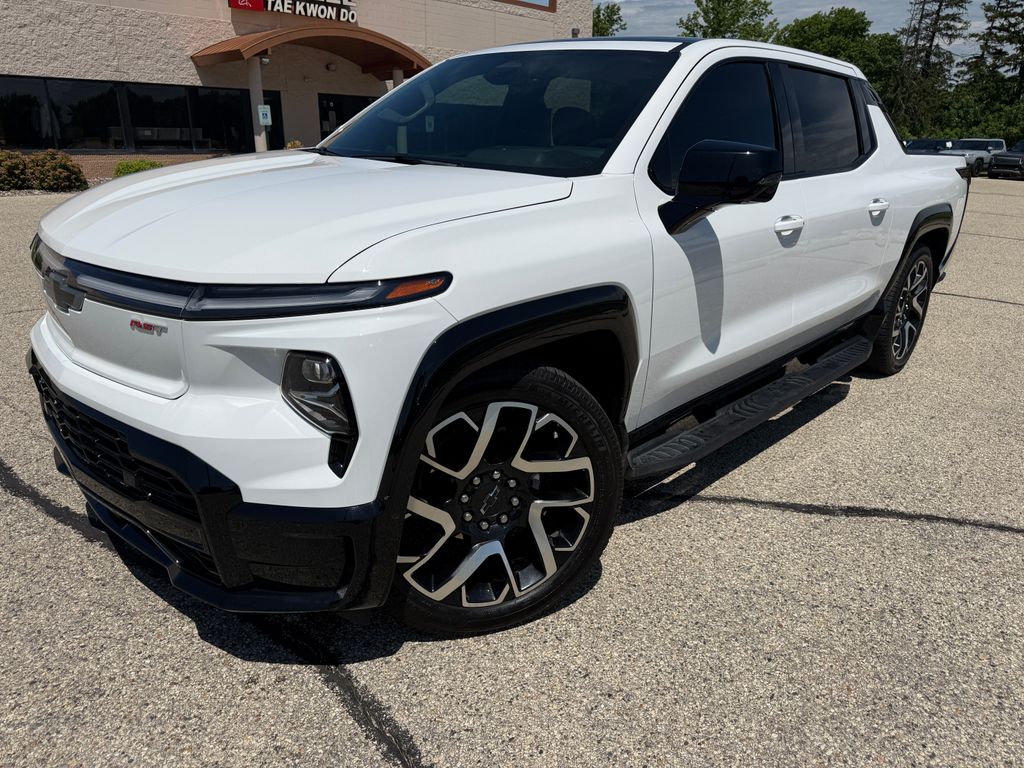 2025 Chevrolet Silverado EV RST Max Range's photo