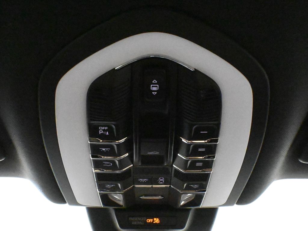 Thumbnail: 2025 Porsche Macan - 22