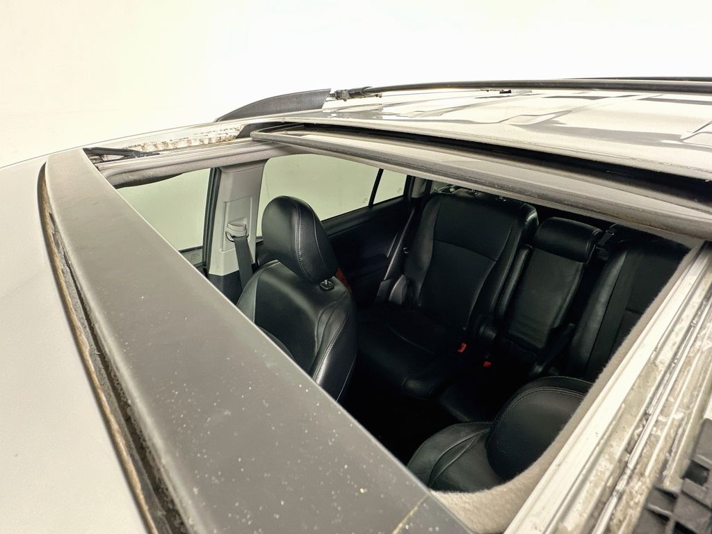 Thumbnail: 2013 Toyota Highlander - 22