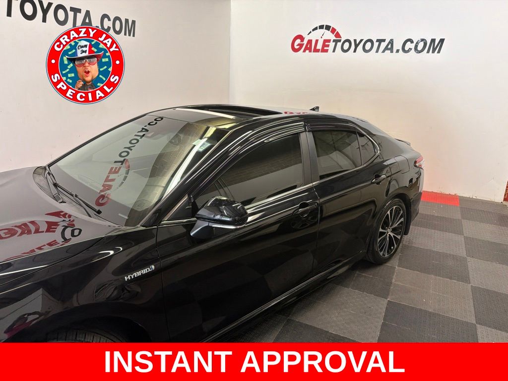 Used 2018 Toyota Camry Hybrid Sedan