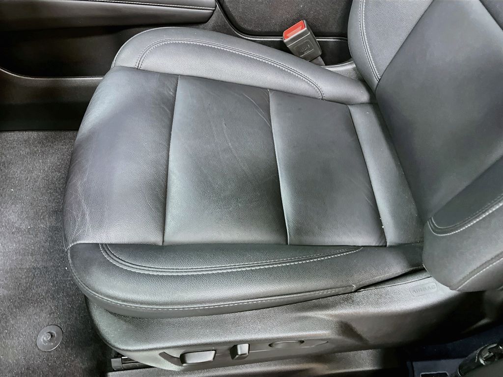 Used 2025 Black Chevrolet Z71 image 20