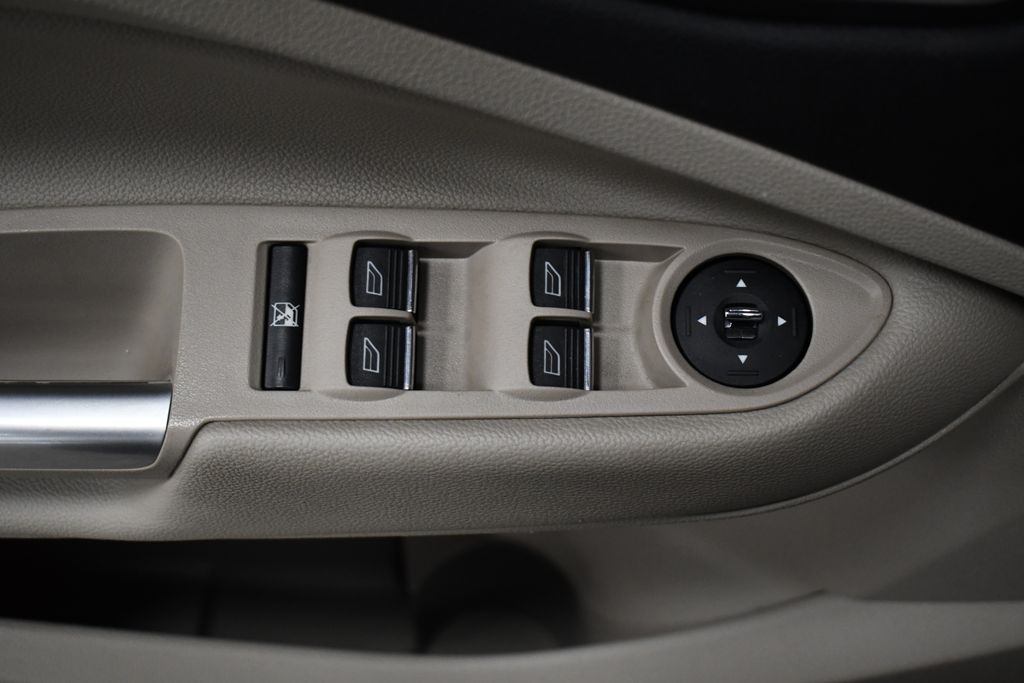 Thumbnail: 2014 Ford Escape - 17
