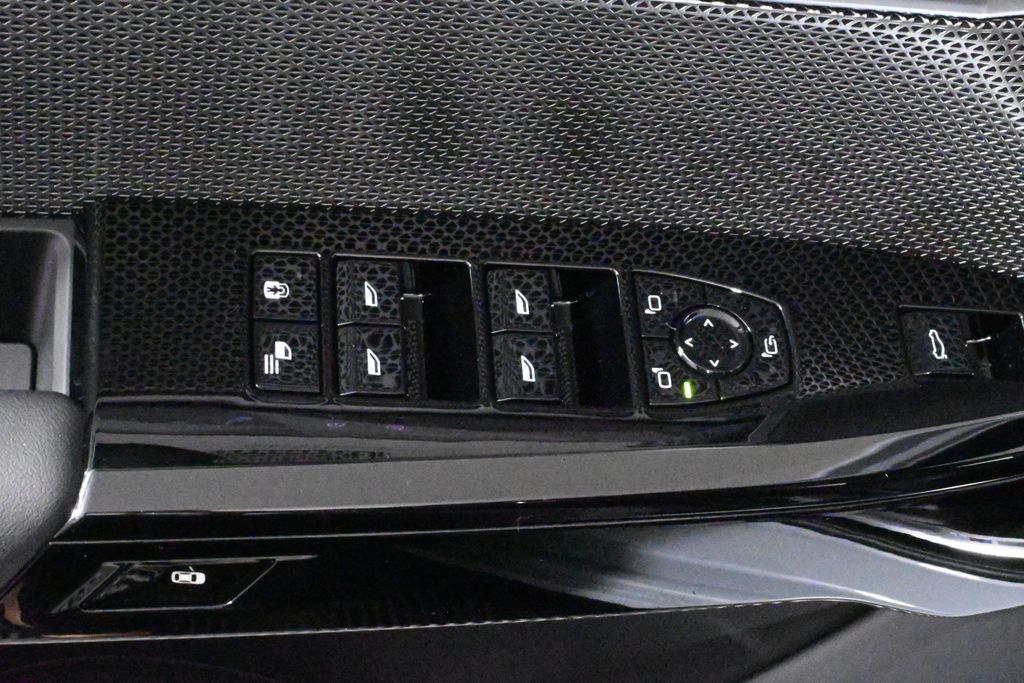 Thumbnail: 2025 BMW 7 Series - 30