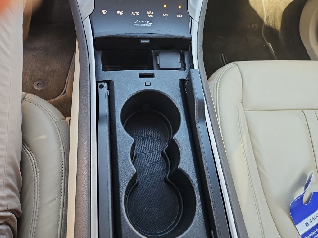 Used 2015 White Lincoln Base image 27