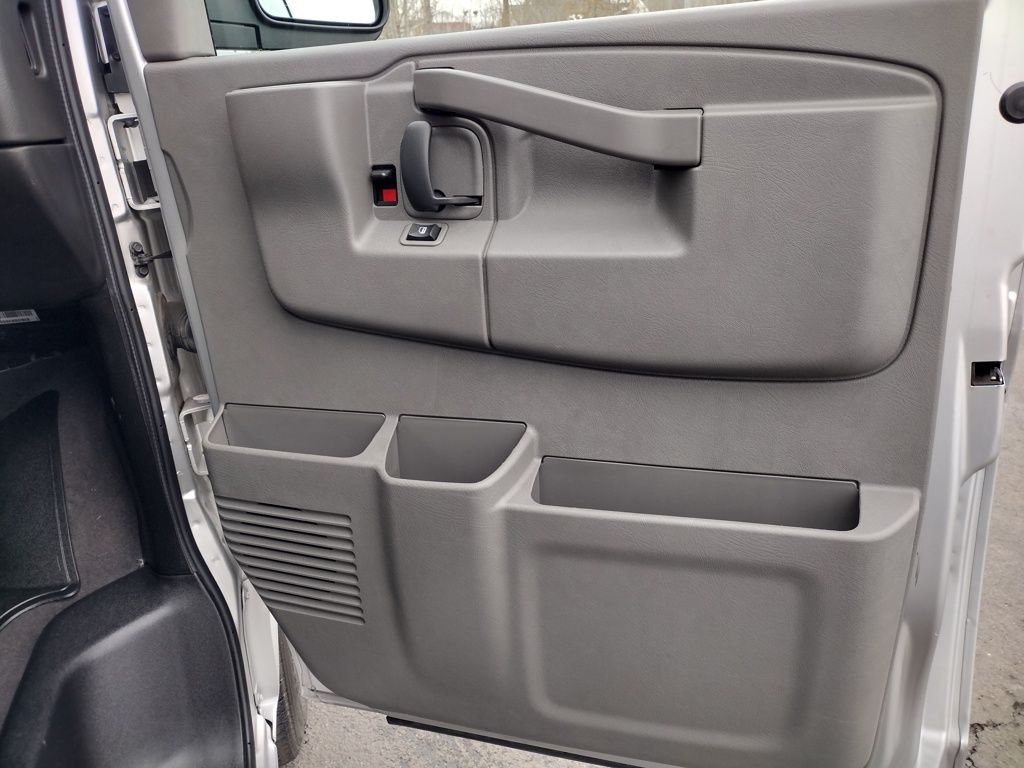 2022 Chevrolet Express 3500 LT photo