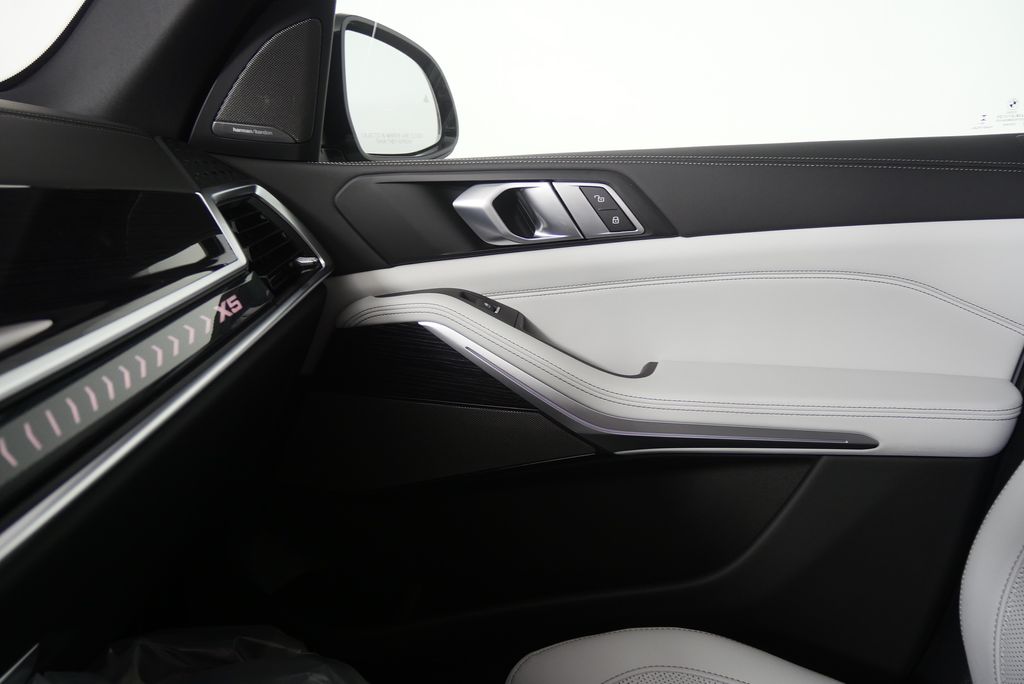 Thumbnail: 2026 BMW X5 - 23