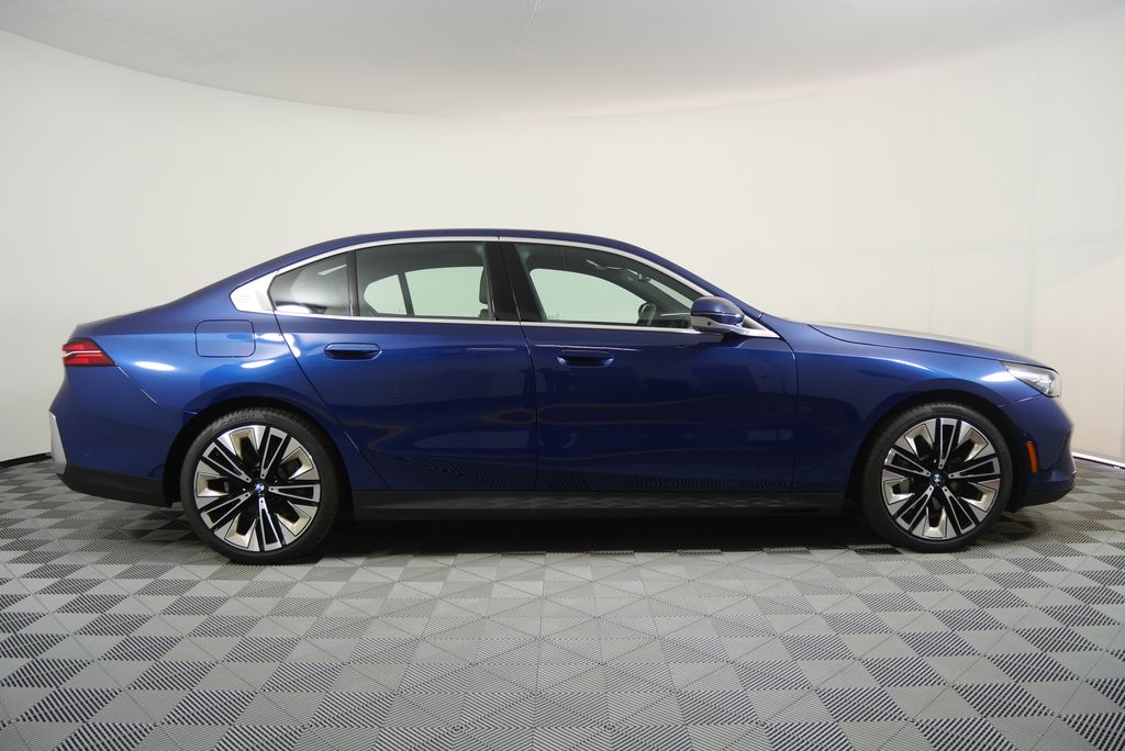 Thumbnail: 2026 BMW 5 Series - 2