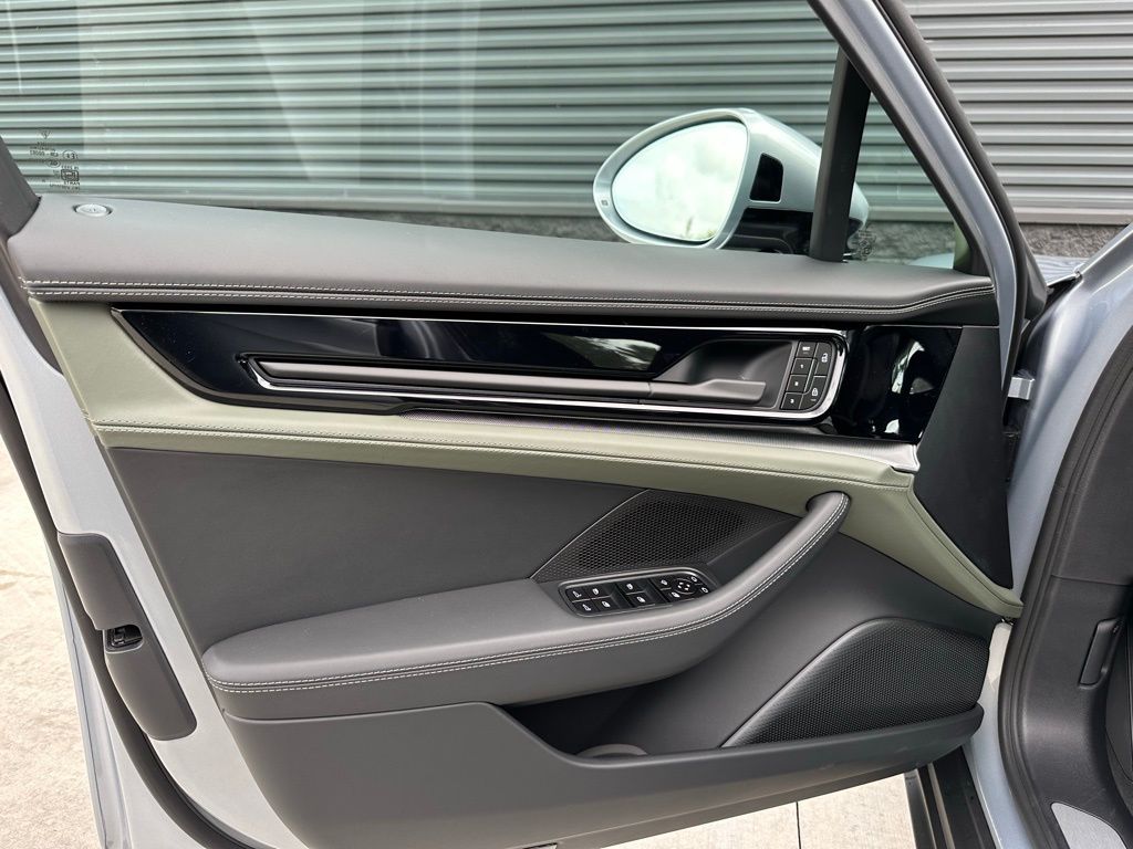 Thumbnail: 2025 Porsche Panamera - 14
