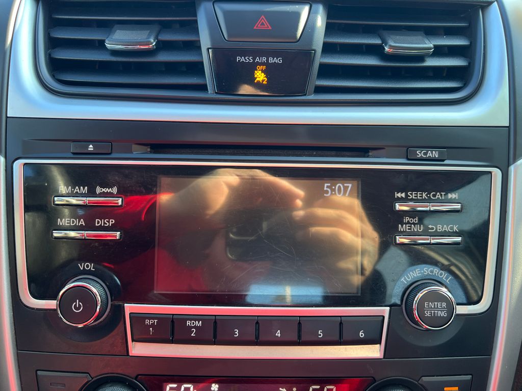 Thumbnail: 2017 Nissan Altima - 23