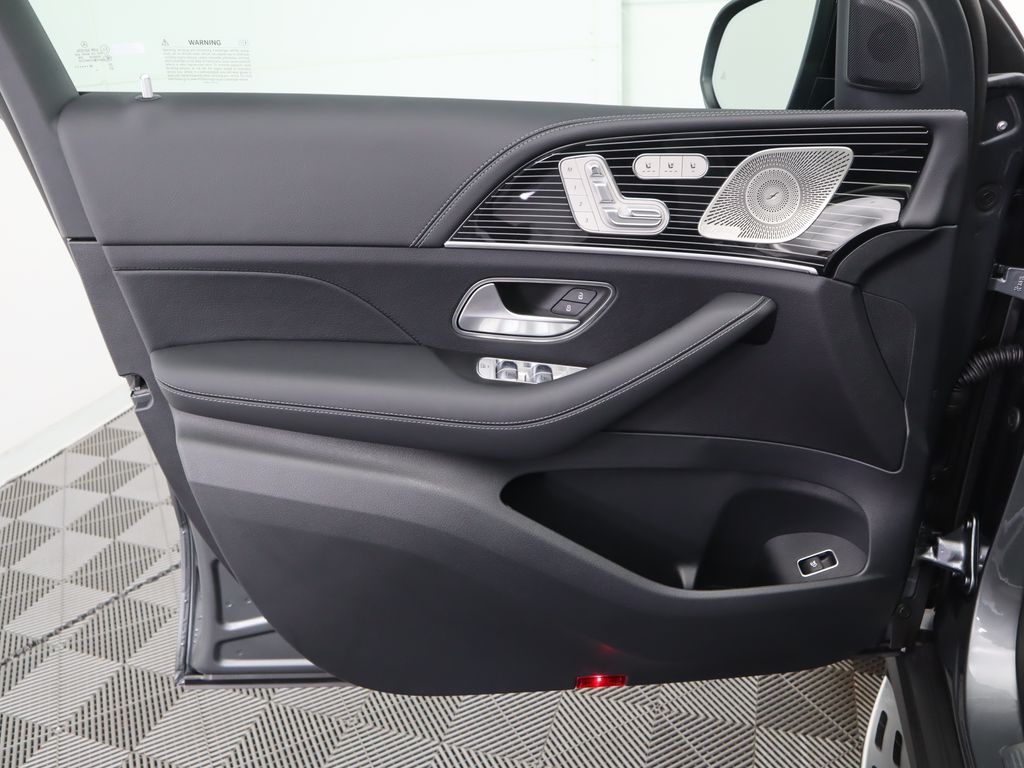 Thumbnail: 2026 Mercedes-Benz GLE - 26
