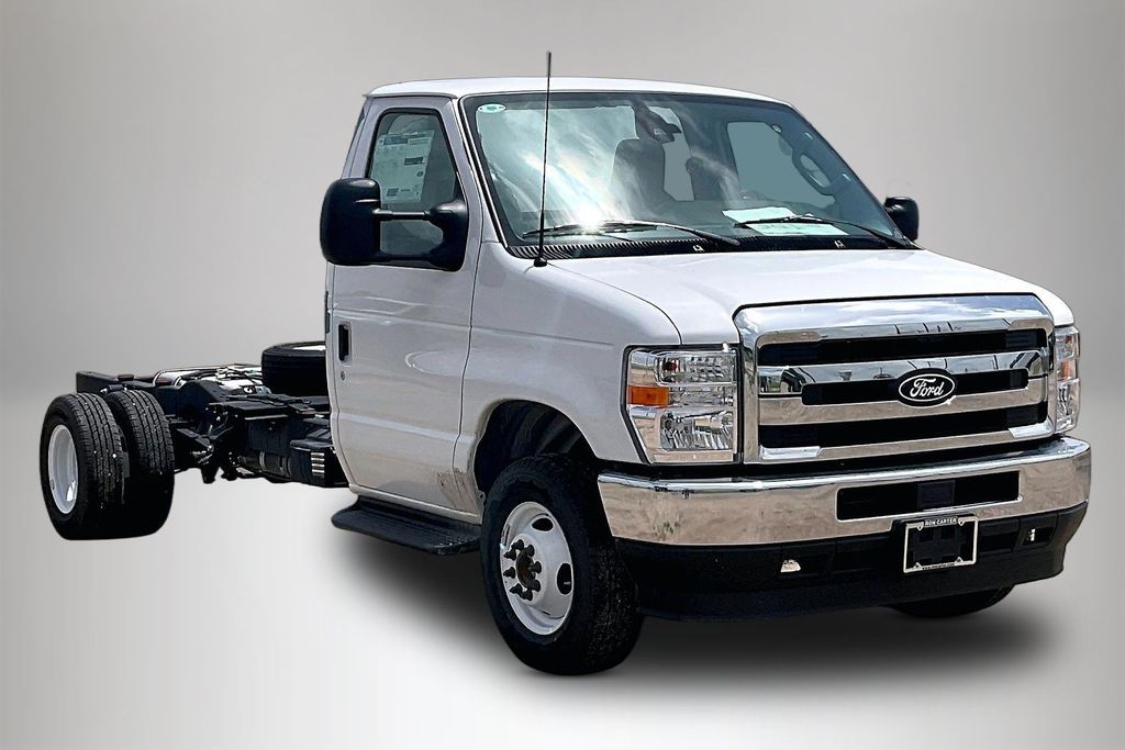 Oxford White 2027 Ford E-Series Chassis Pickup Truck Rear-Wheel Drive 6-Speed Automatic Overdrive