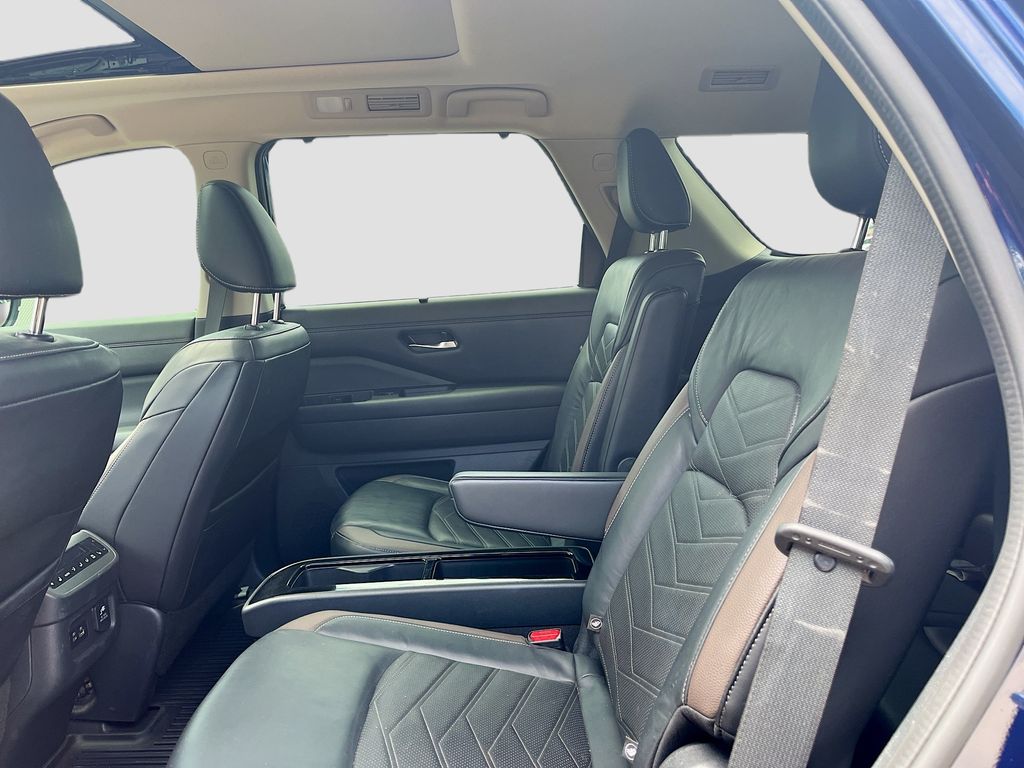 Used 2022 Blue Nissan Platinum image 25