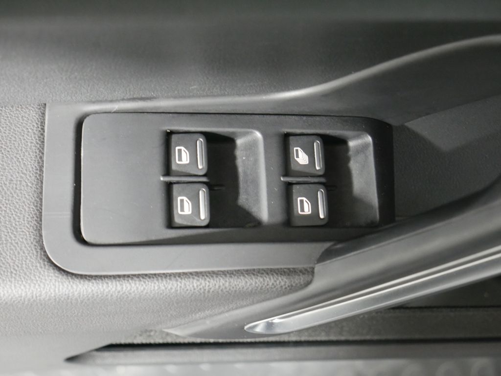 Thumbnail: 2019 Volkswagen Beetle - 19