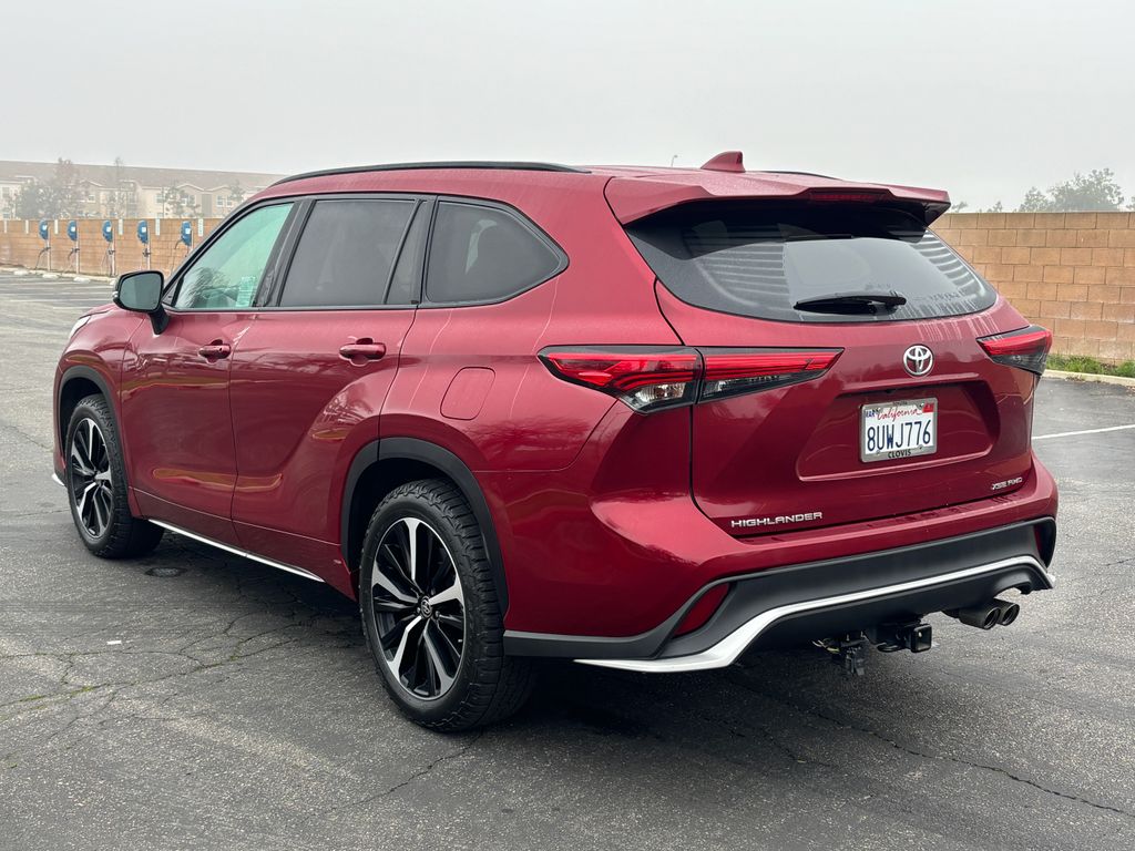 Thumbnail: 2021 Toyota Highlander - 7