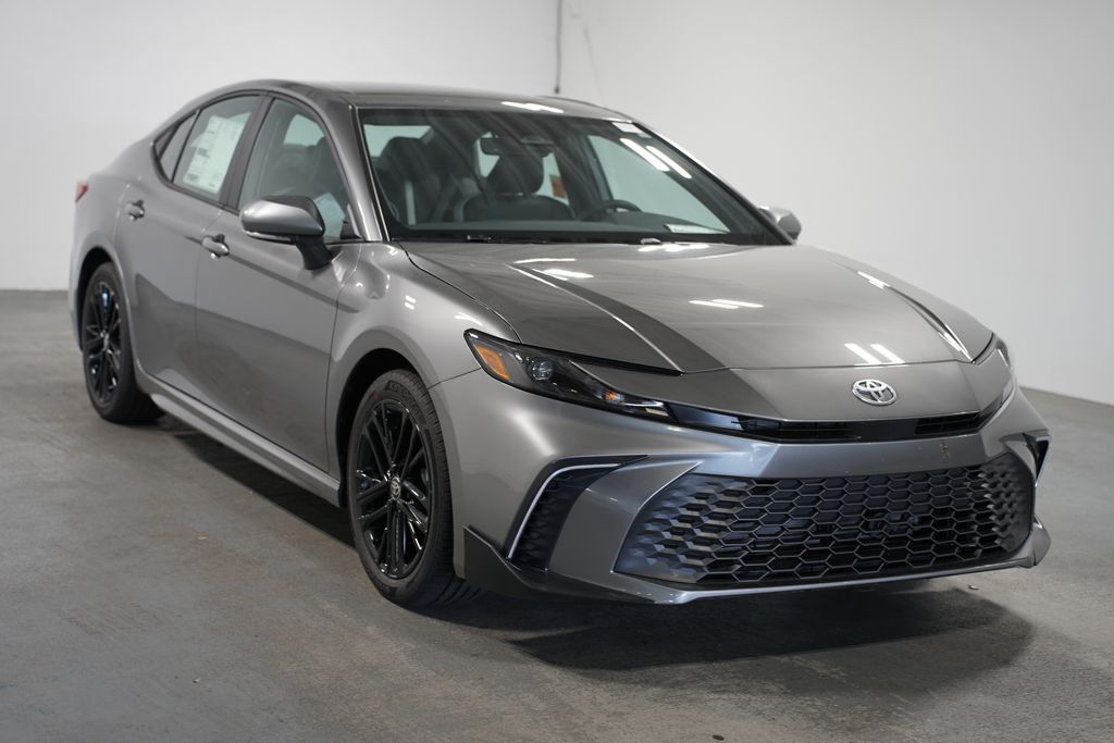 2025 Toyota Camry SE 3