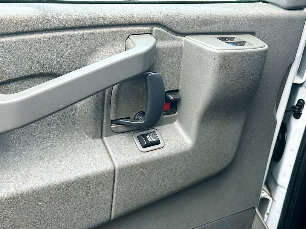 Used 2016 White Chevrolet Work Van image 18