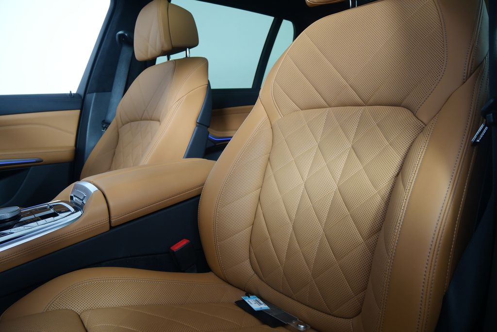 2025 BMW X7 xDrive40i 11