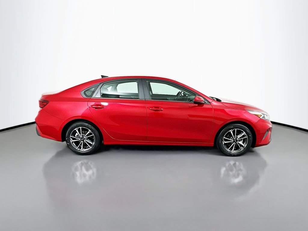 Thumbnail: 2022 Kia Forte - 4