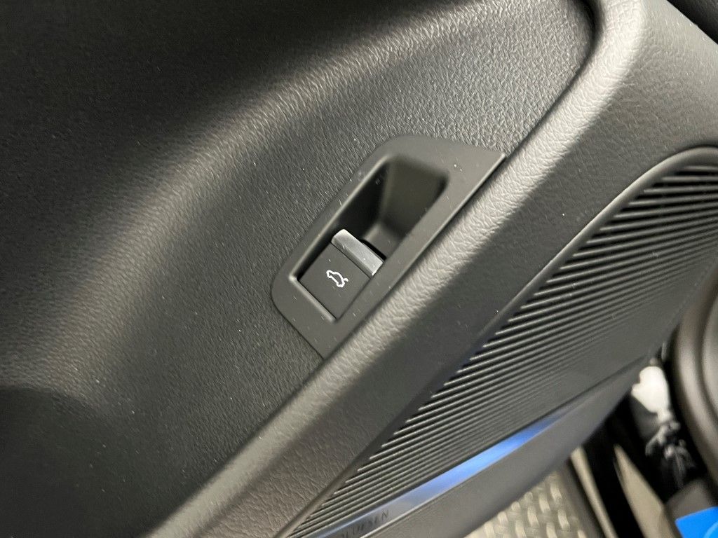 Thumbnail: 2026 Audi Q8 - 32