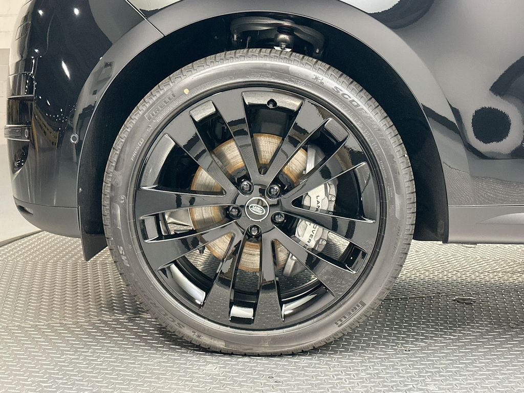 2025 Land Rover Range Rover Sport SE 4