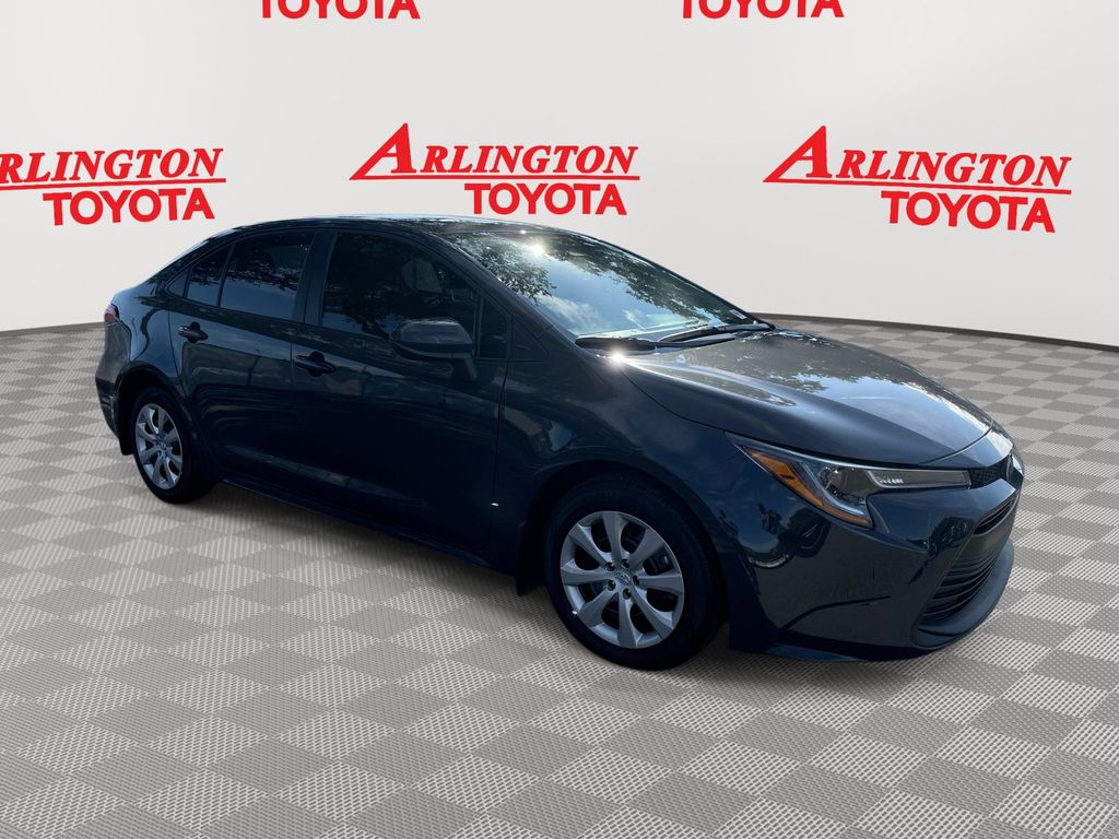 2026 Toyota Corolla LE's photo
