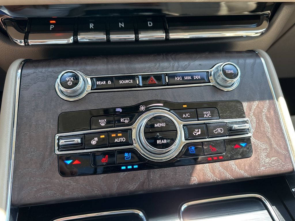 2021 Pristine White Lincoln Aviator Reserve AWD SUV
