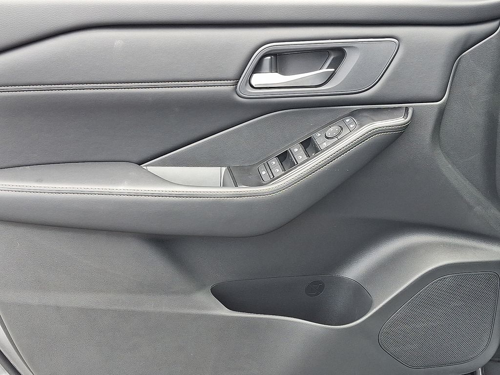 2026 Nissan Rogue — photo 8