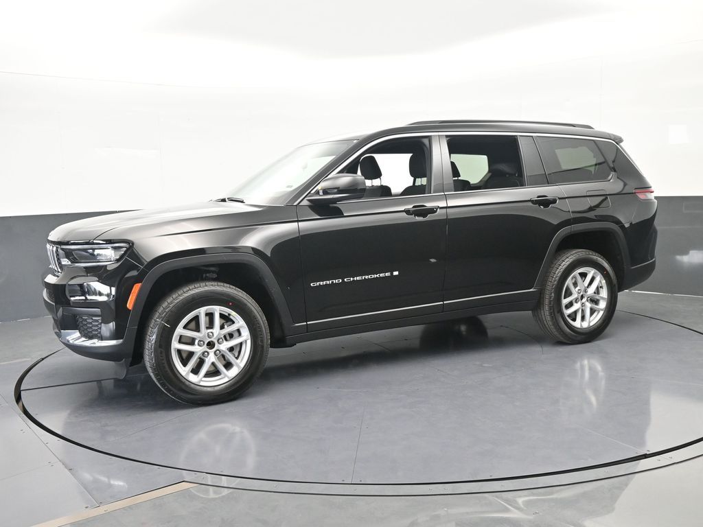 New 2026 Diamond Black Crystal Pearlcoat Jeep Laredo image 2