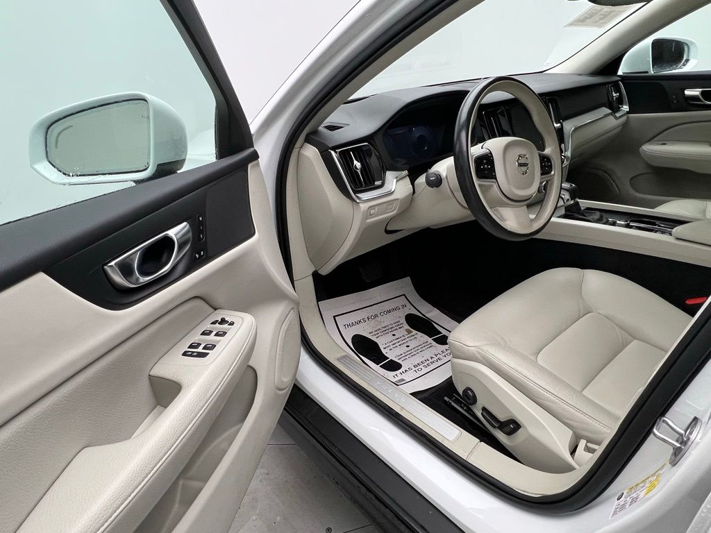 Thumbnail: 2022 Volvo S60 - 21